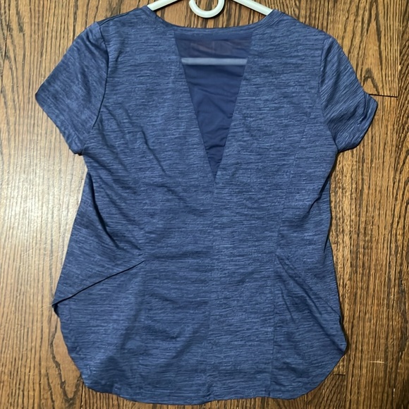 Apana athletic top size medium - Picture 2 of 7